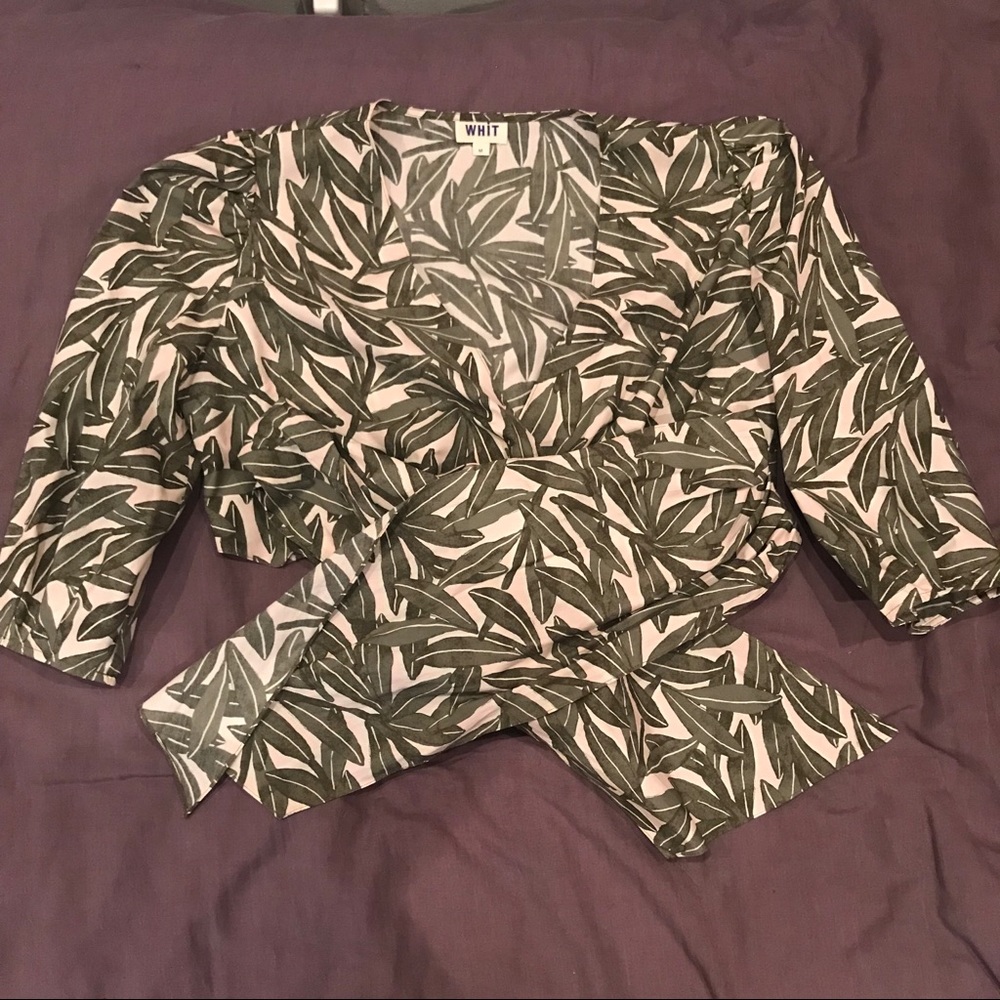 Whit Mary Wrap Top Size Medium NWOT - Picture 6 of 8